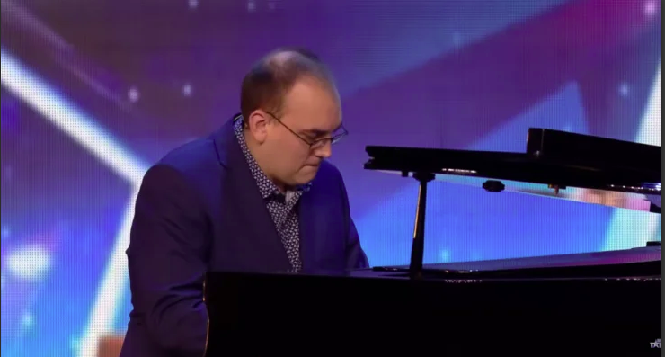 Ethan’s Unexpected Performance Leaves the Audience Speechless as a Surprise Musical Moment Takes Over the Stage